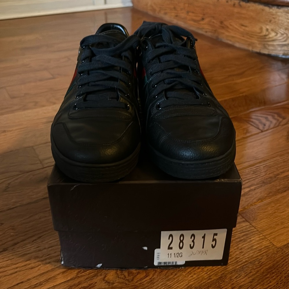 Authentic Men’s Gucci black leather sneakers
